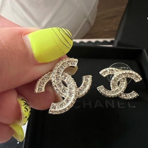 CHANEL Classic Gold CC Crystals Stud Earrings - AUTH - Picture 3 of 7